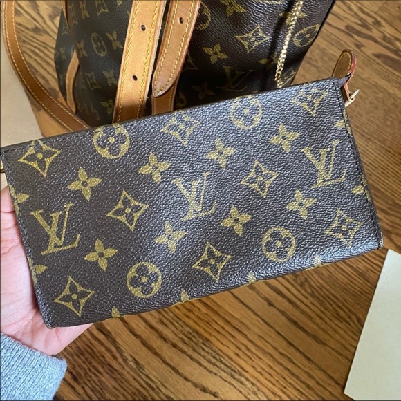 ❌❌SOlD❌❌Louis Vuitton Bucket GM - Picture 8 of 10